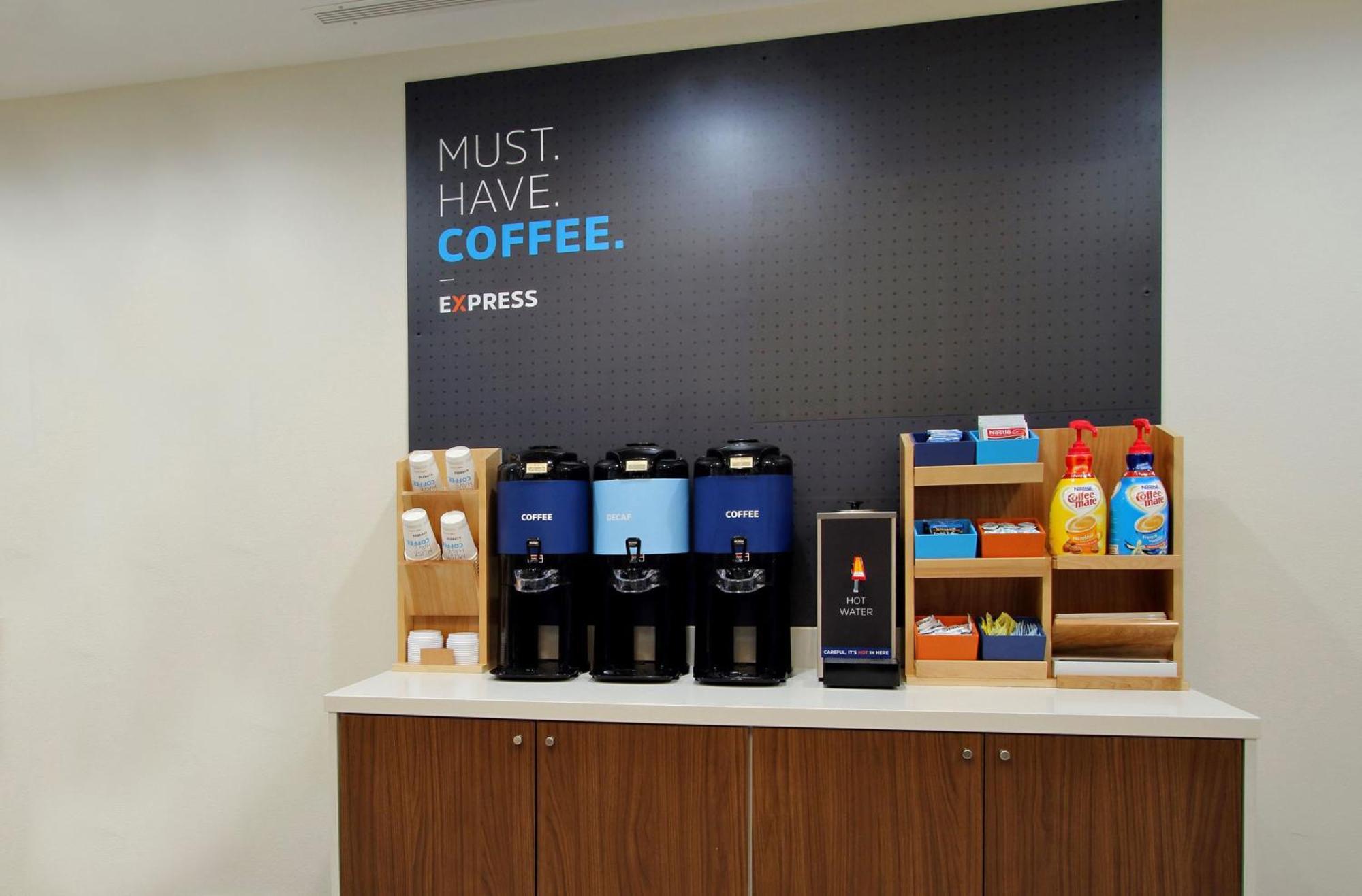 奥马哈机场智选假日套房酒店 卡特湖 外观 照片