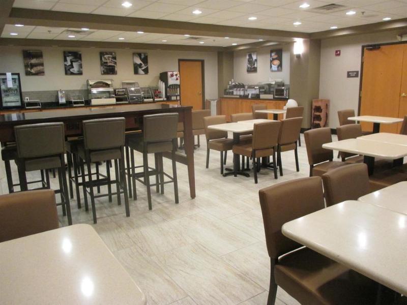 奥马哈机场智选假日套房酒店 卡特湖 外观 照片